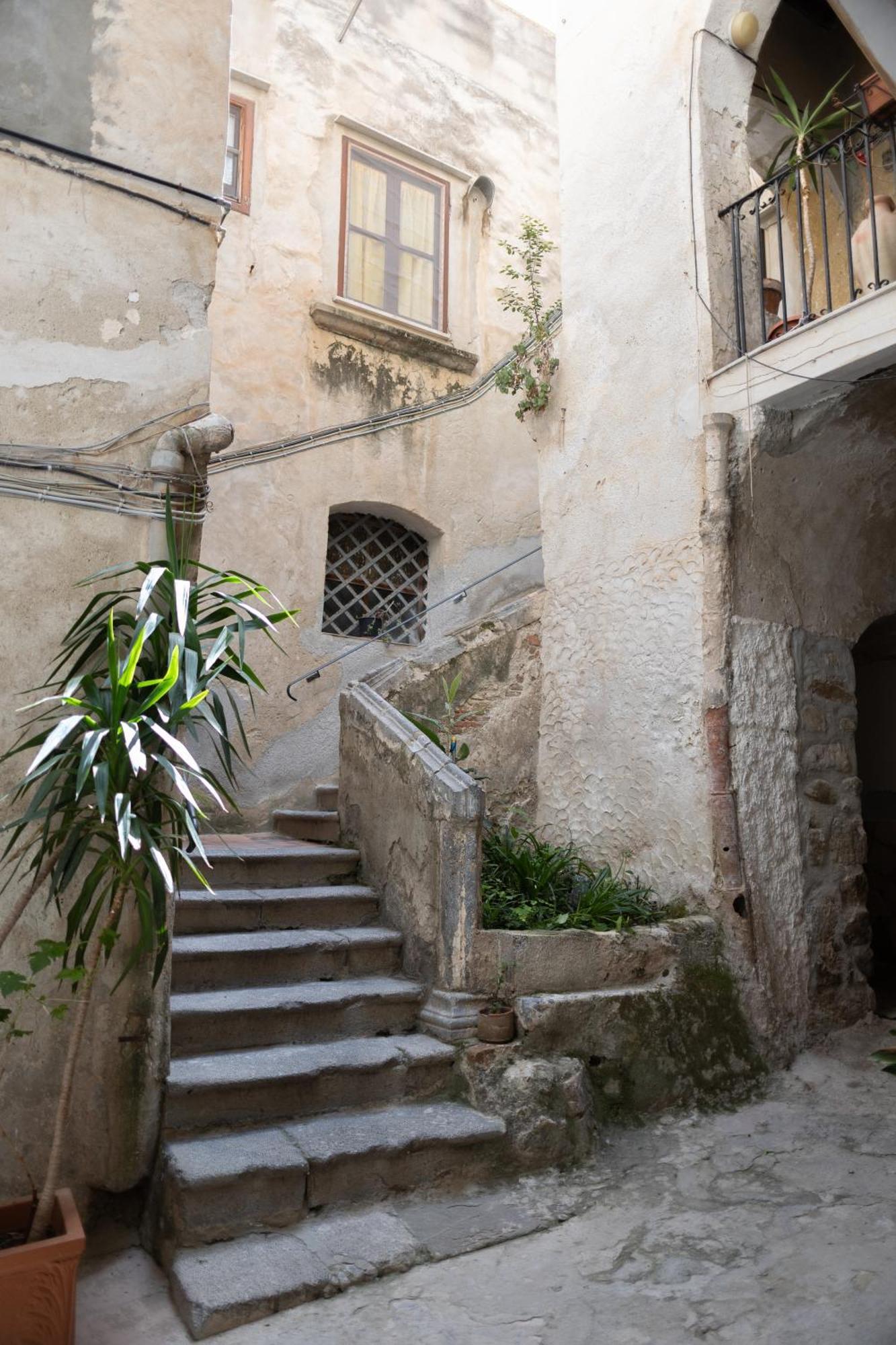 Cortile Gioeni Apartment تْشيفالو المظهر الخارجي الصورة